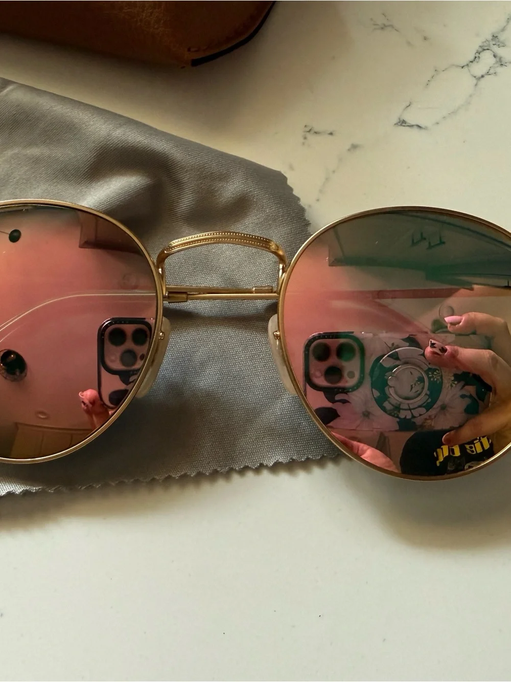 Women’s Ray-Ban Round Gold Frame Sunglasses with Pink Mirrored Lenses